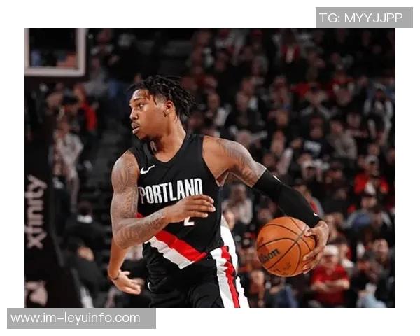 凯莱布乐福表现出色15投8中斩获24分三分球命中率高达60 凯莱布乐福表现出色15投8中斩获24分三分球命中率高达60