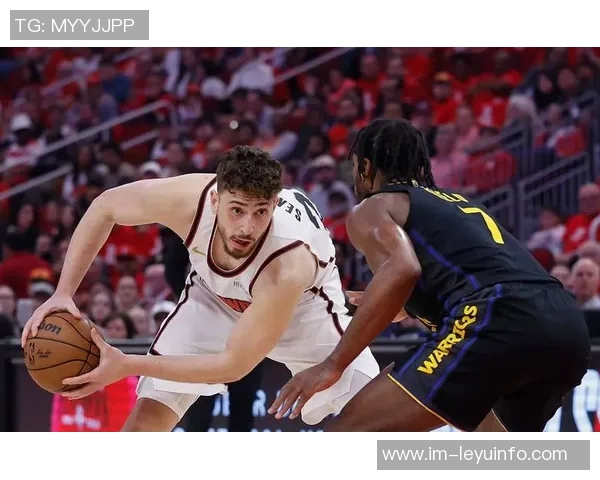 申京对女裁判的无理指责引发真粉丝不满假摔与抱怨行为令人厌烦