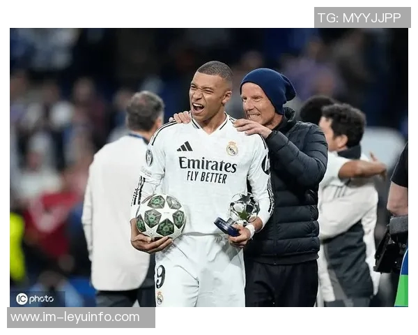 姆巴佩上演帽子戏法荣膺欧冠最佳球员官方宣布他表现出色